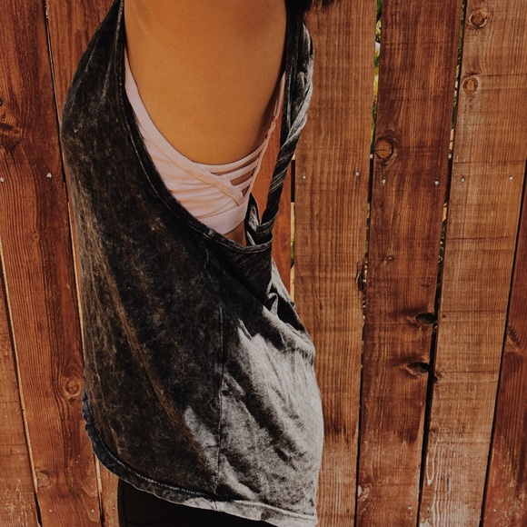 Backless Tank Top - Picture 2 of 4